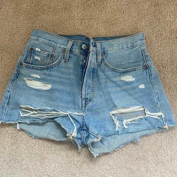 Vintage Levi shorts. Size 26 - Picture 6 of 8